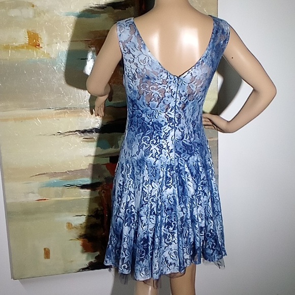 Betsey Johnson Lace Dress, size 4 - Picture 6 of 8